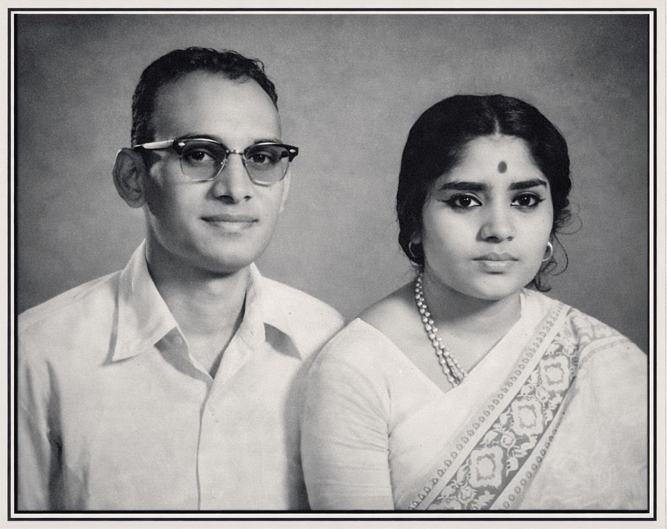 యువ ప్రొఫెసర్ మదిరాజు రంగారావు తన భార్యతో నలుపు-తెలుపు చిత్రపటం